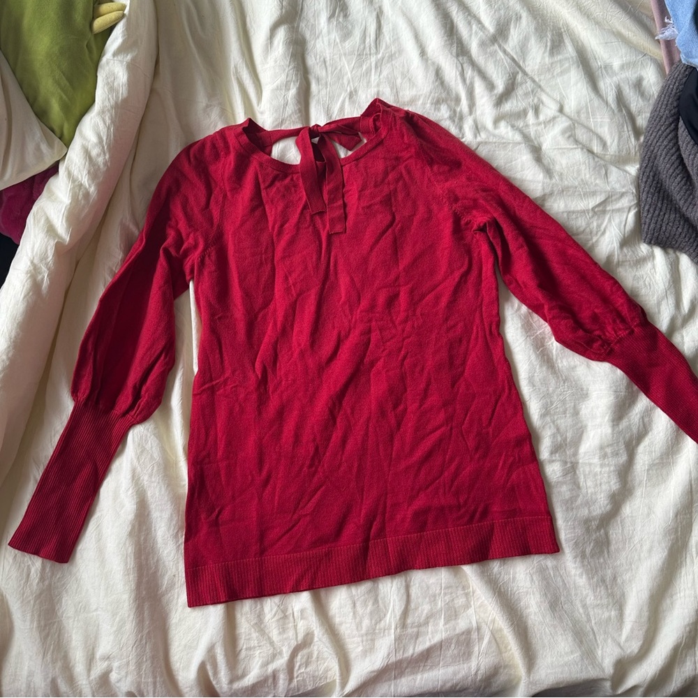 Red and white tie in the back cashmere sweater bundle